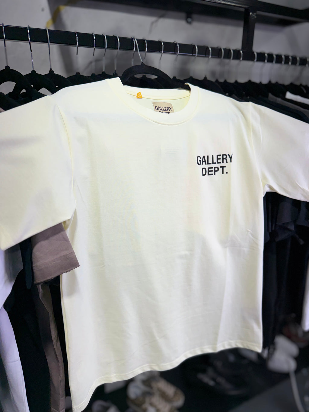 Playera Gallery Dept