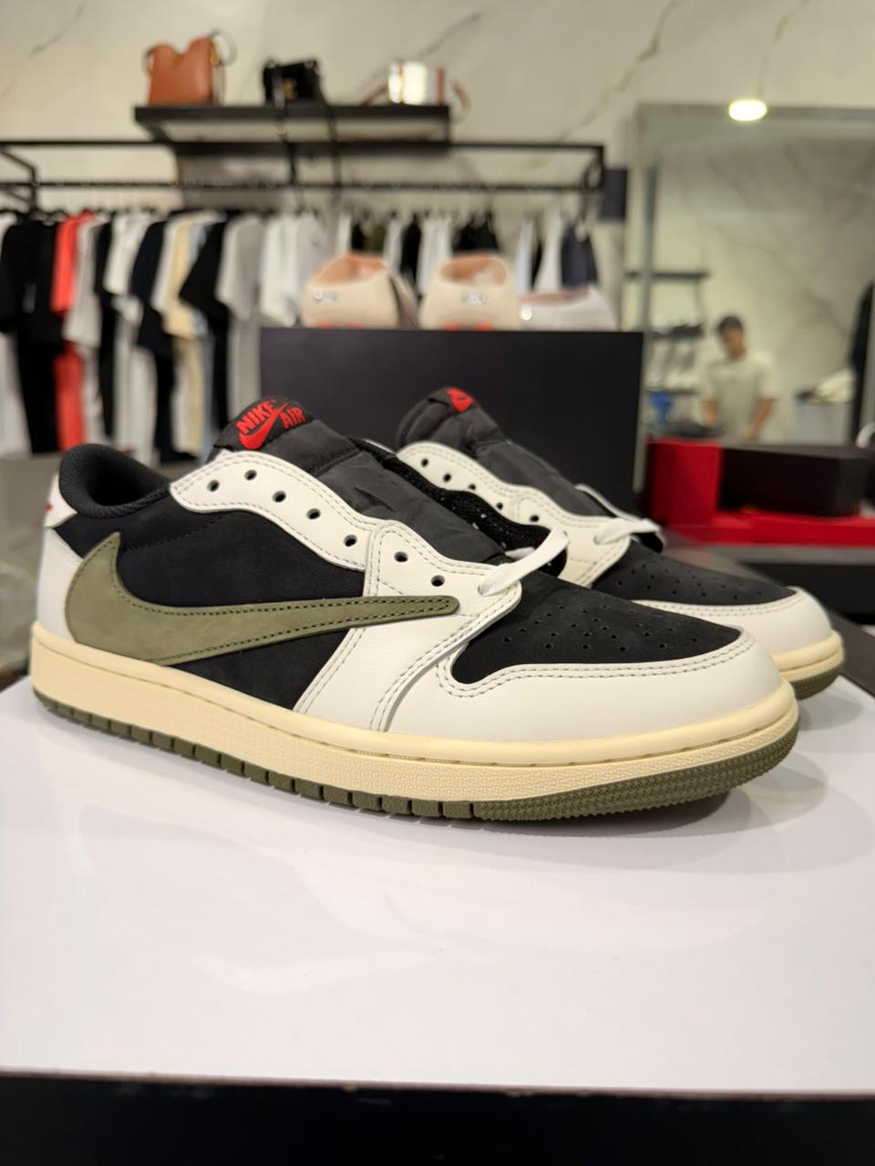 Jordan 1 x Travis Scott Olive